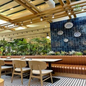 Thi công bục cây giả decor nhà hàng tại Hà Nội đẹp mắt, giá thành hợp lý